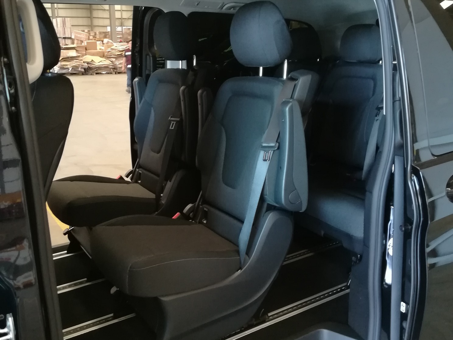 Mercedes Benz V-CLASS - V250 2.0L Gasoline EXTRA LONG  (7)