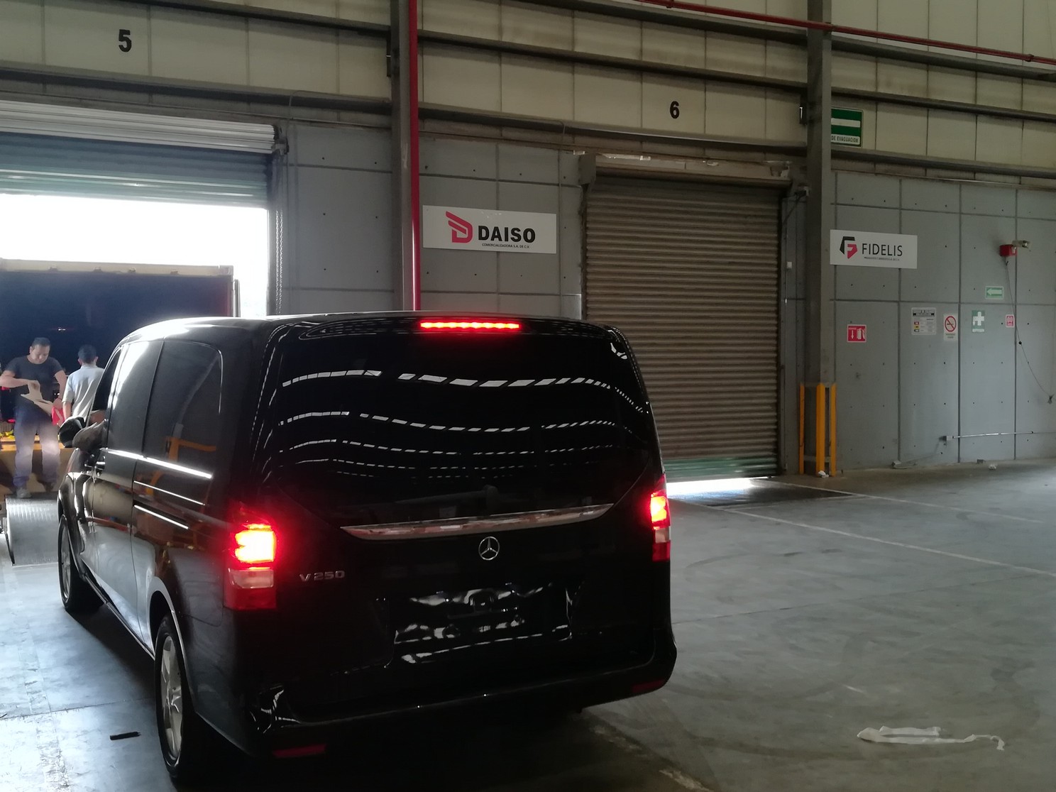 Mercedes Benz V-CLASS - V250 2.0L Gasoline EXTRA LONG  (10)