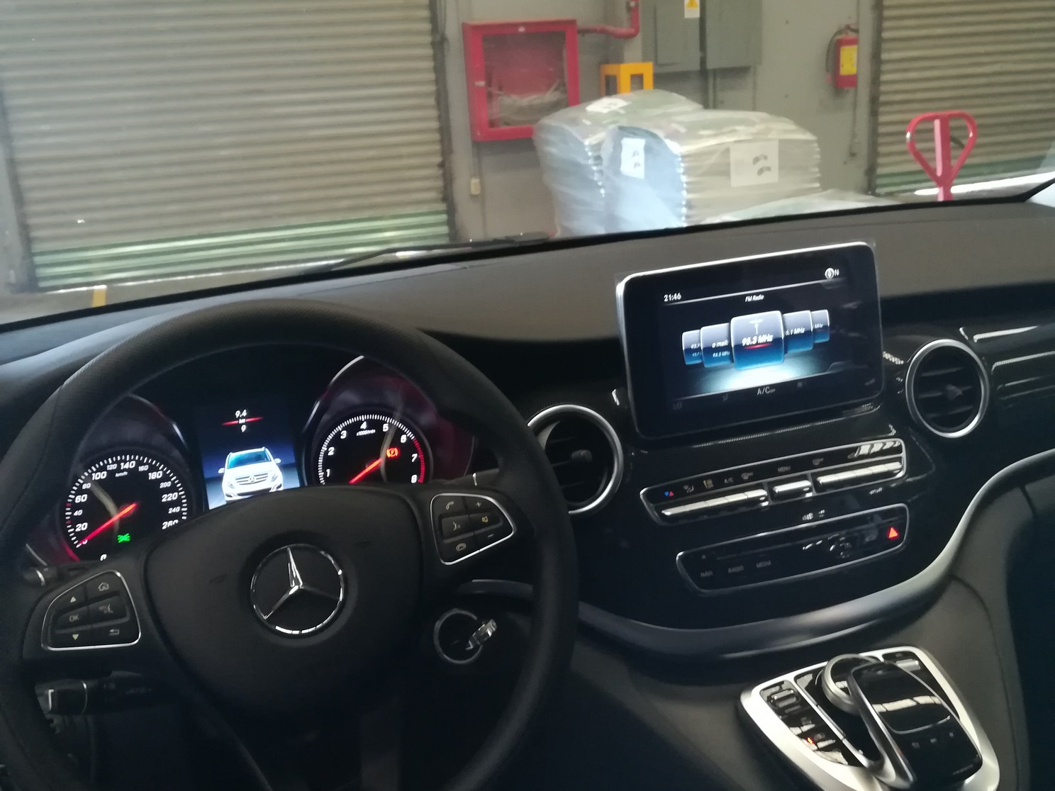 Mercedes Benz V-CLASS - V250 2.0L Gasoline EXTRA LONG  (11)