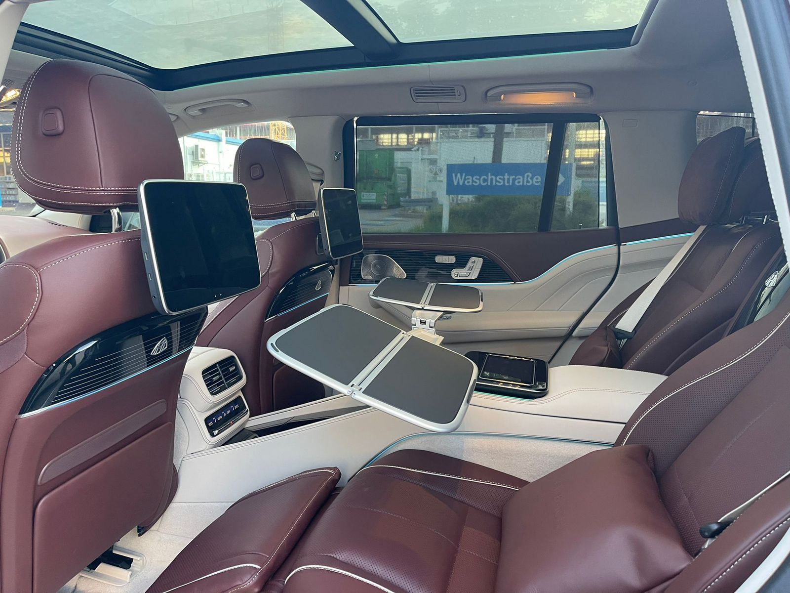 Mercedes Benz GLS 600 Maybach Two tone exterior 2022 (8)
