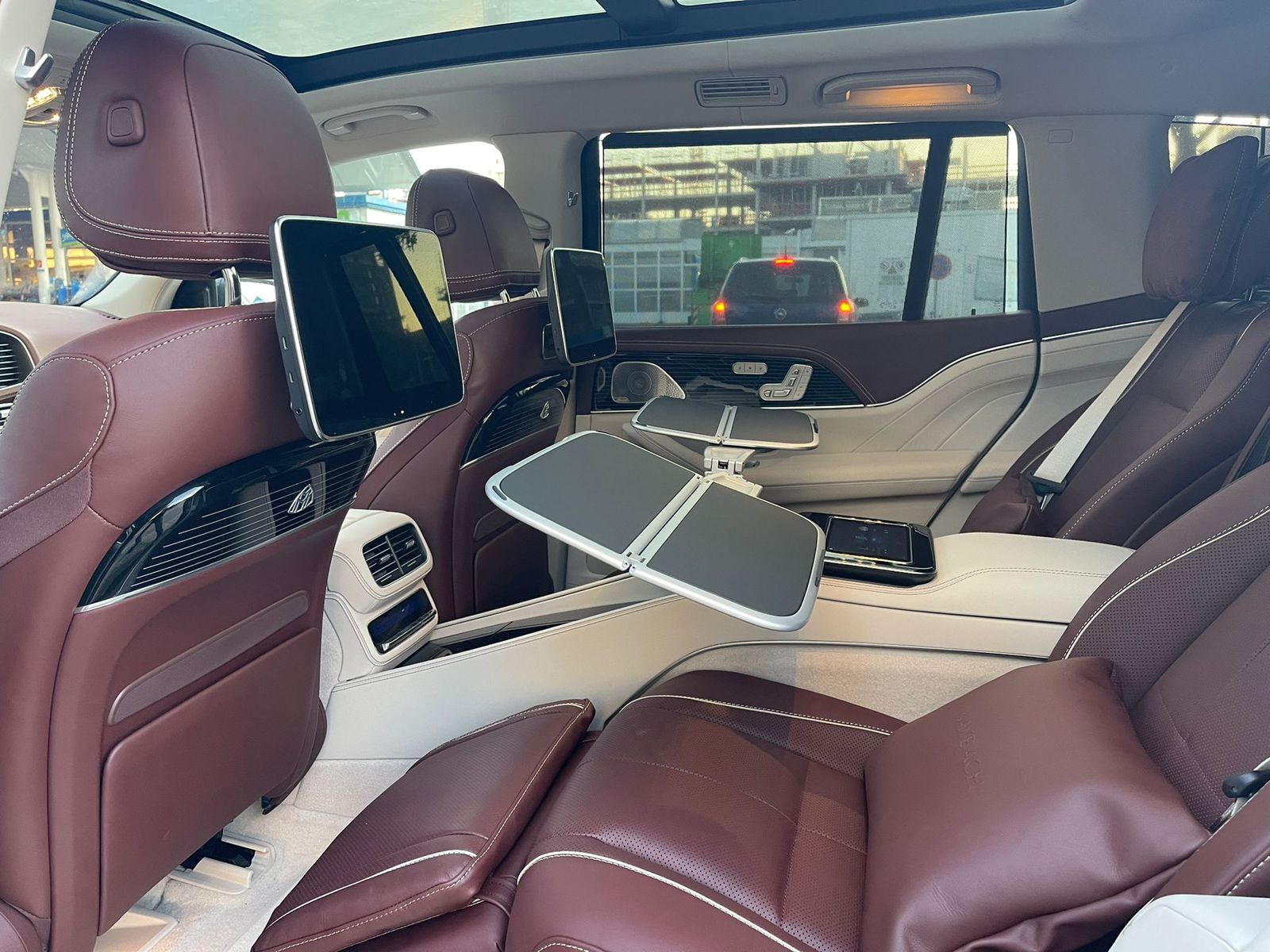 Mercedes Benz GLS 600 Maybach Two tone exterior 2022 (11)