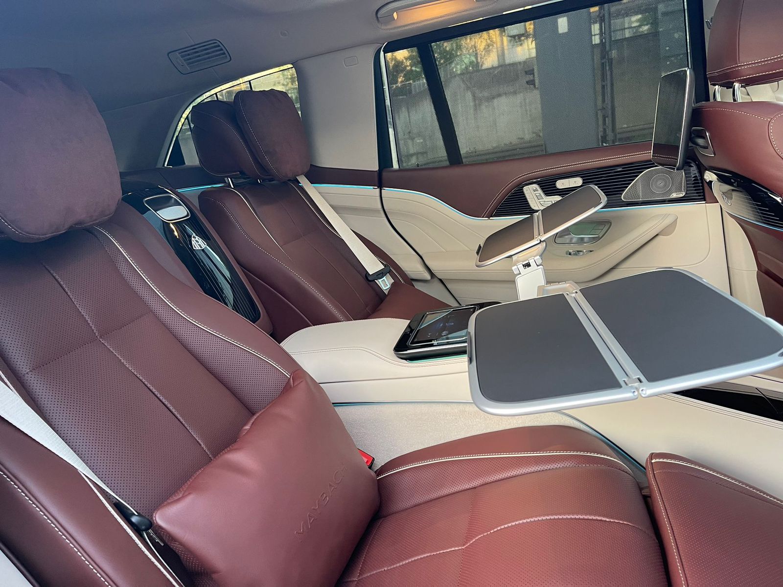 Mercedes Benz GLS 600 Maybach Two tone exterior 2022 (12)