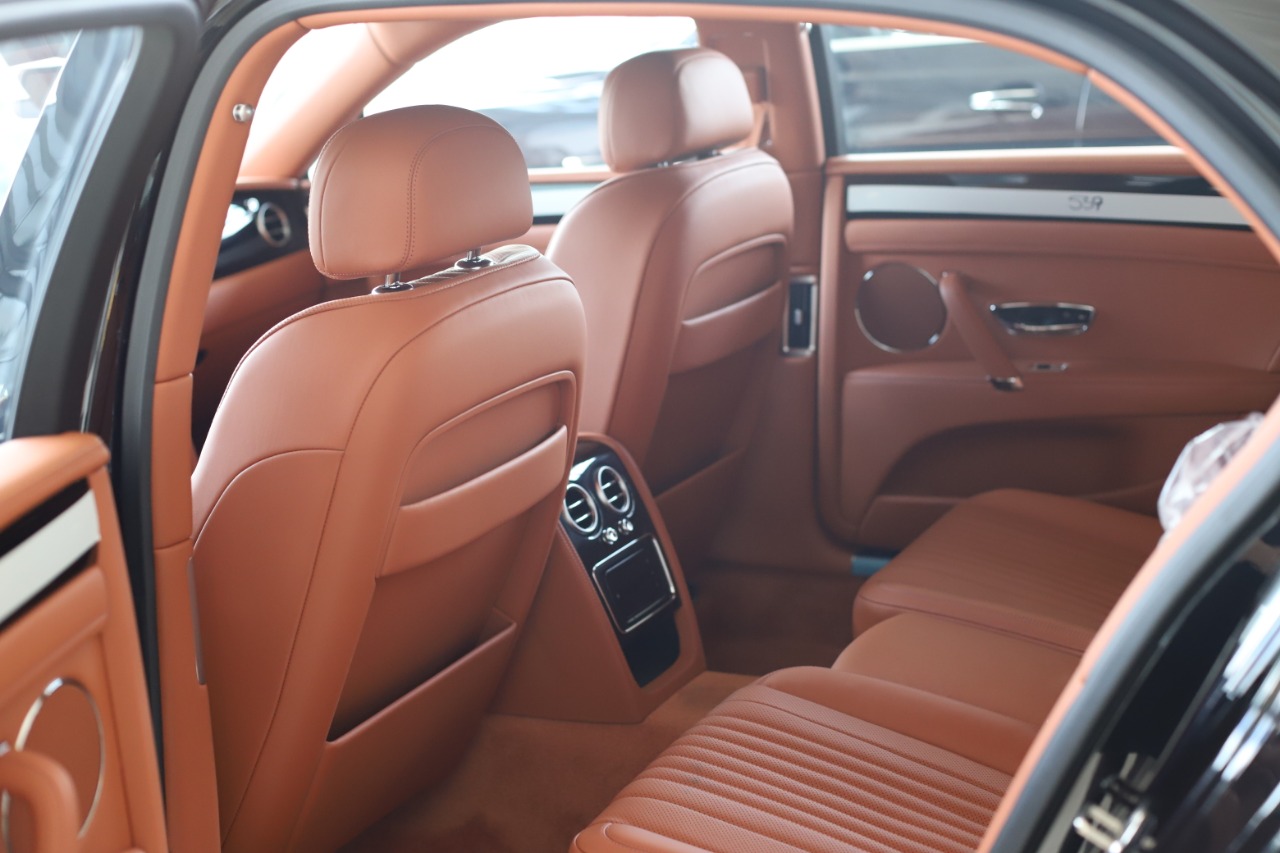 Bentley Bentayga PETROL V8 2019 (10)