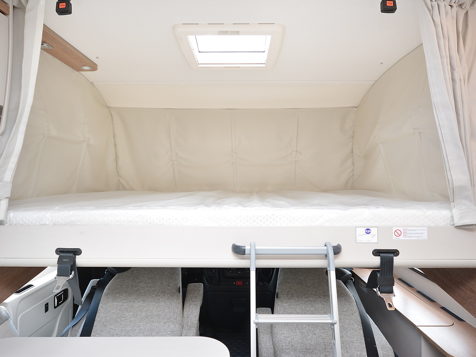 RV Camper Dethleffs RV Camper 6717 EB 2019 (8)