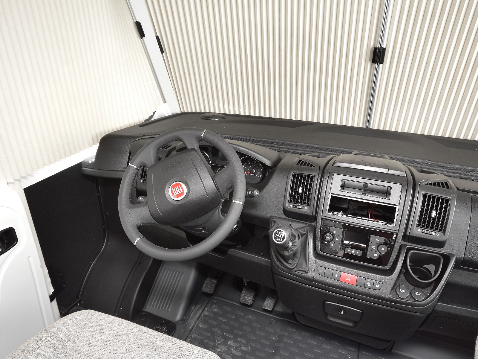 RV Camper Dethleffs RV Camper 6717 EB 2019 (13)