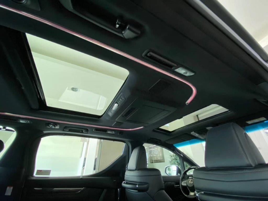 Lexus LM 300h 2.5L Hybrid 4 Seat 2022 (7)