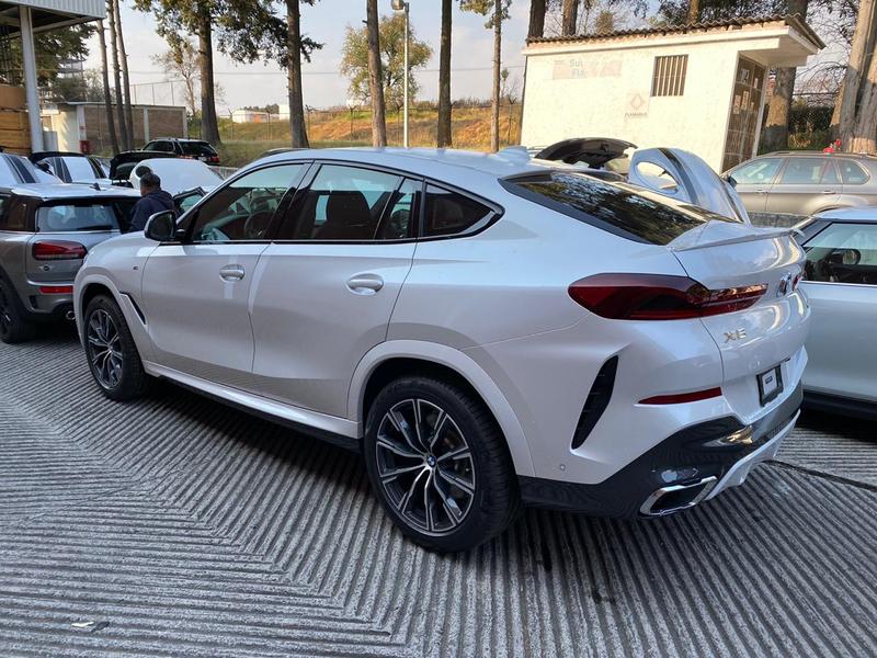 BMW X6 40i M-Sport 2020 (8)