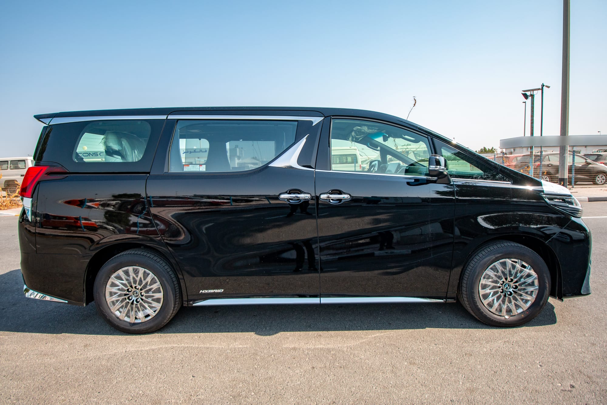 Lexus минивэн lm300h