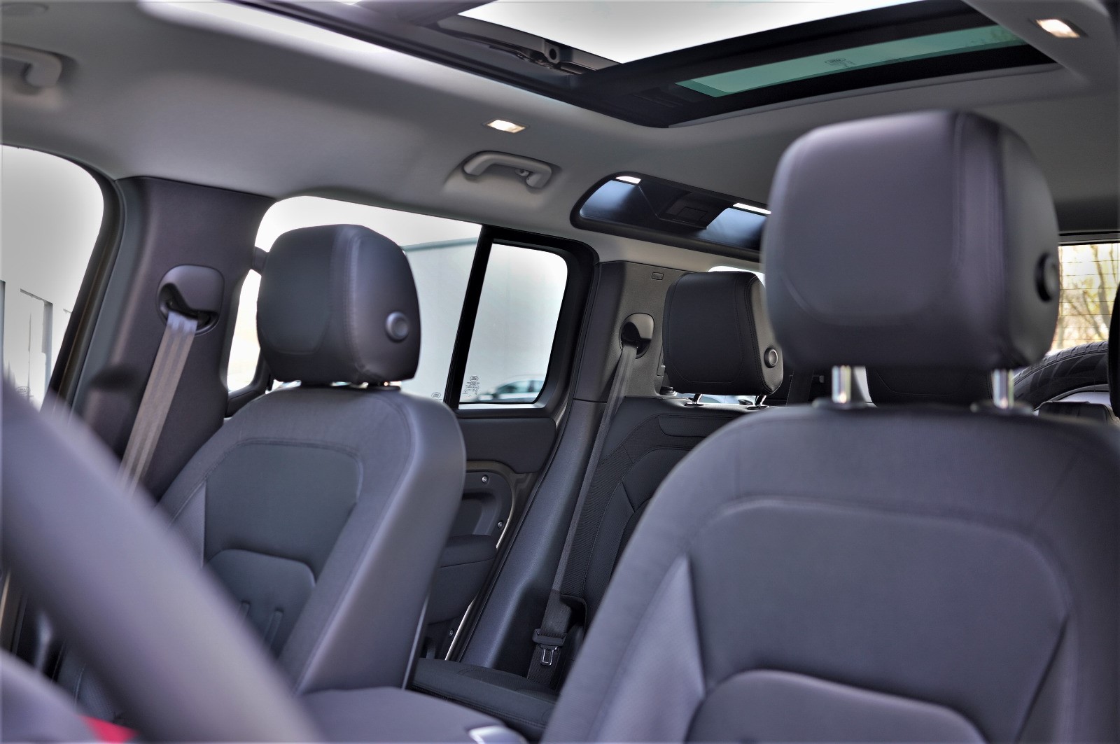 Range Rover Defender 110 S 2.0L P300 Petrol 2021 (7)