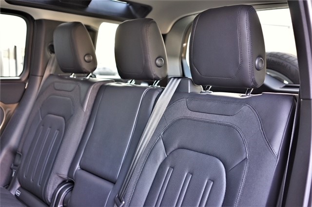 Range Rover Defender 110 S 2.0L P300 Petrol 2021 (8)