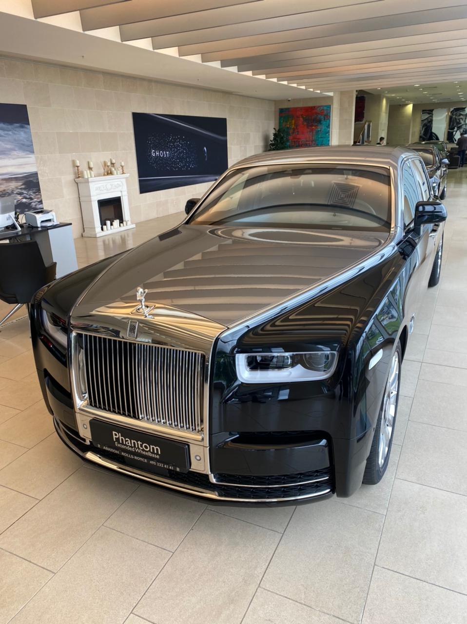 Rolls Royce Phantom EWB 2021 (9)