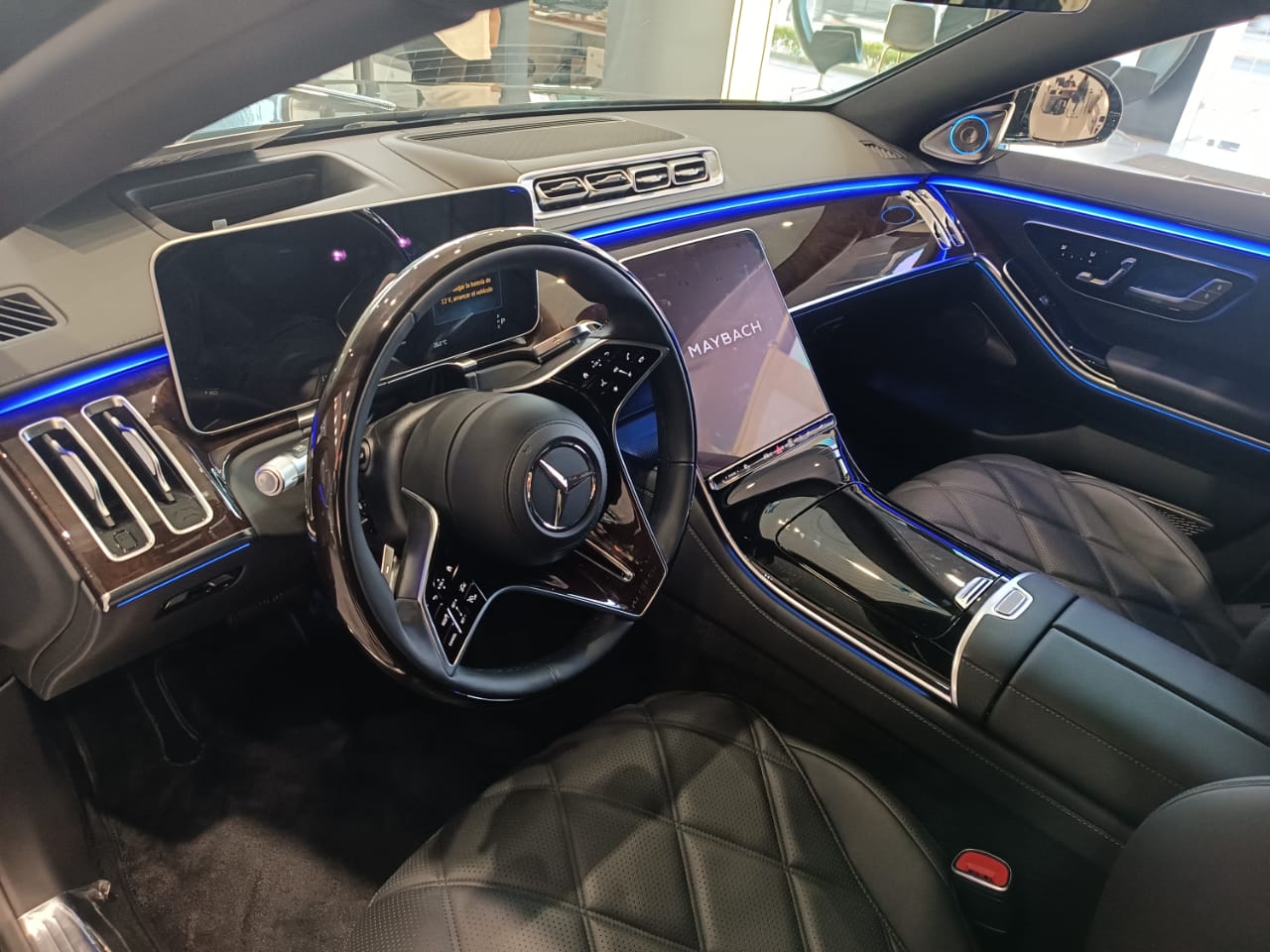 Mercedes Benz S680 Maybach V12 2022 (7)