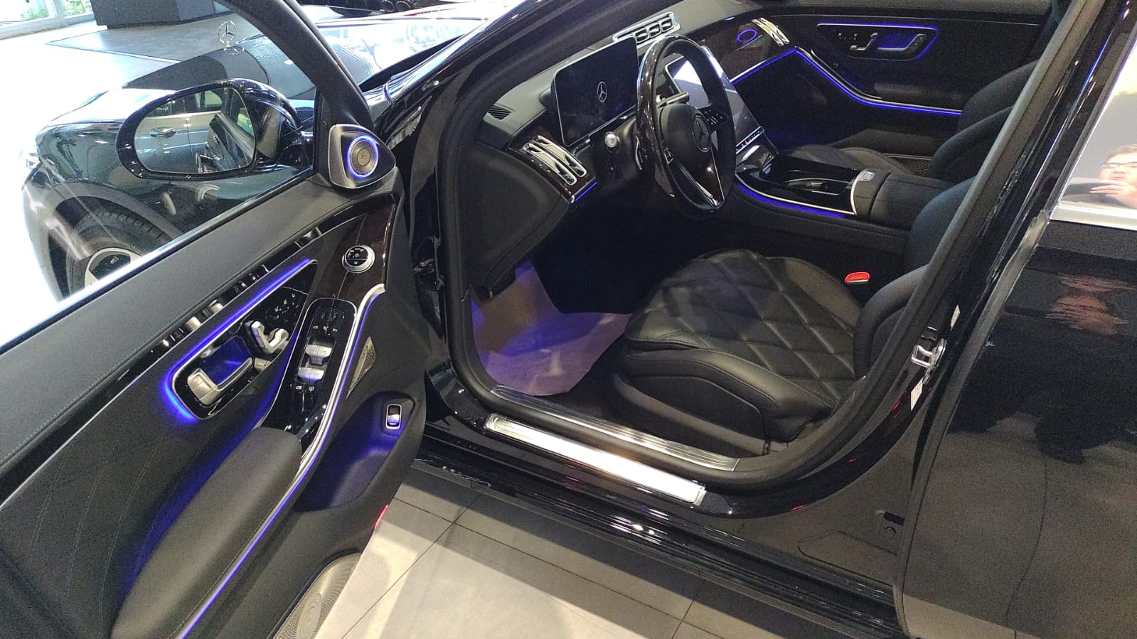 Mercedes Benz S680 Maybach V12 2022 (9)