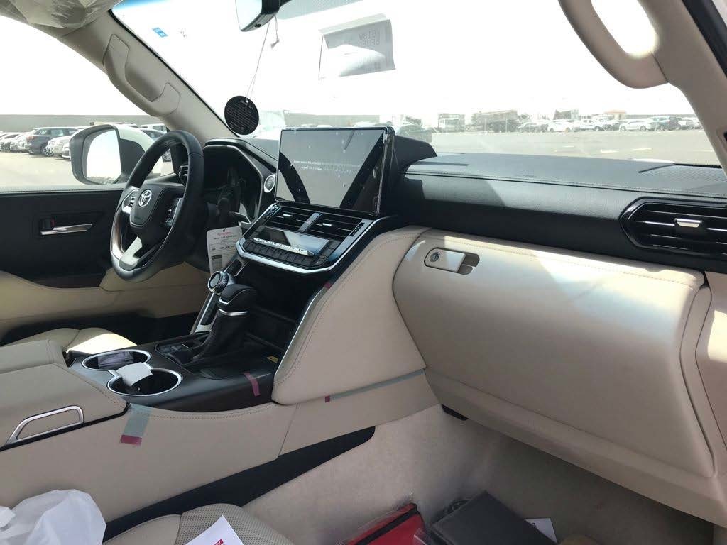 Toyota Land Cruiser LC300 GXR 3.5l petrol A/T 2022 (10)