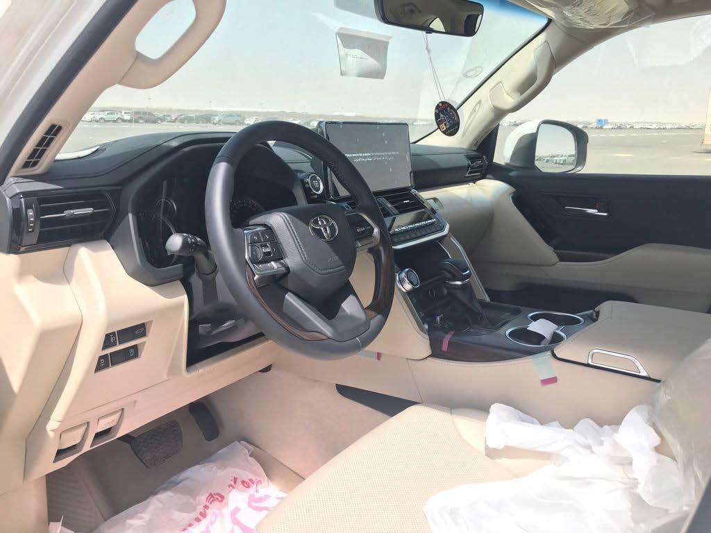 Toyota Land Cruiser LC300 GXR 3.5l petrol A/T 2022 (12)