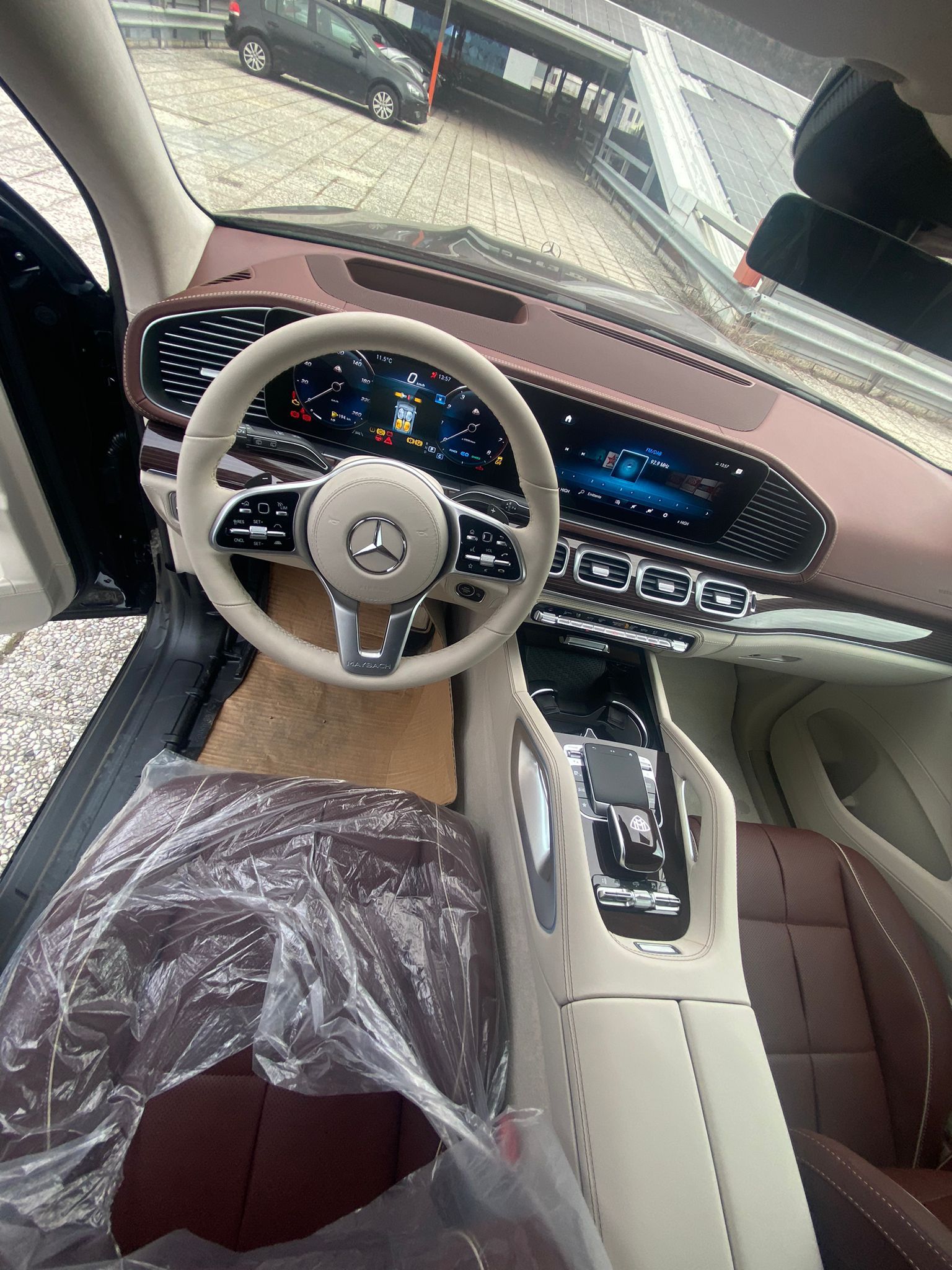 Mercedes Benz GLS 600 Maybach 2022 (12)