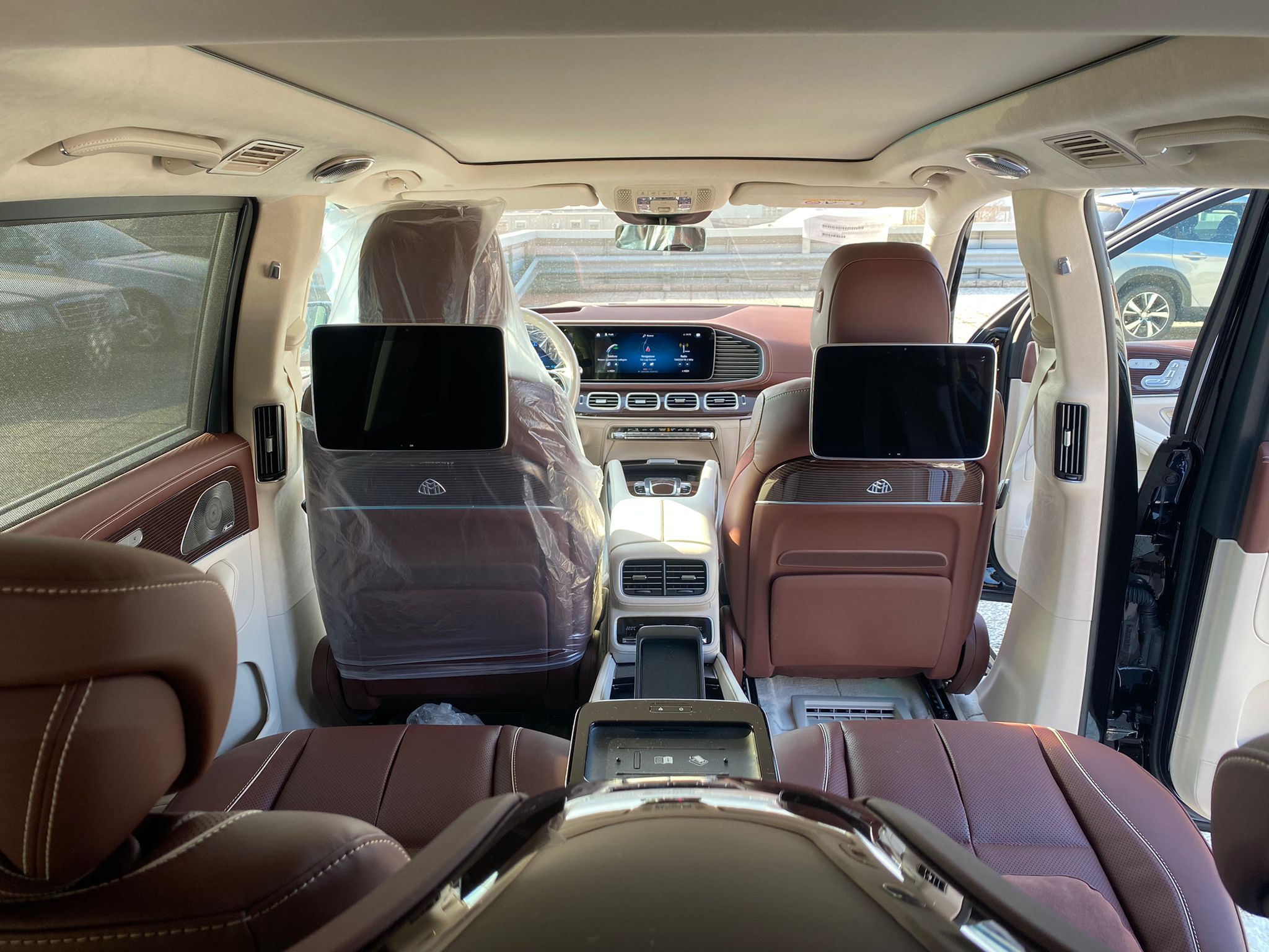 Mercedes Benz GLS 600 Maybach 2022 (15)