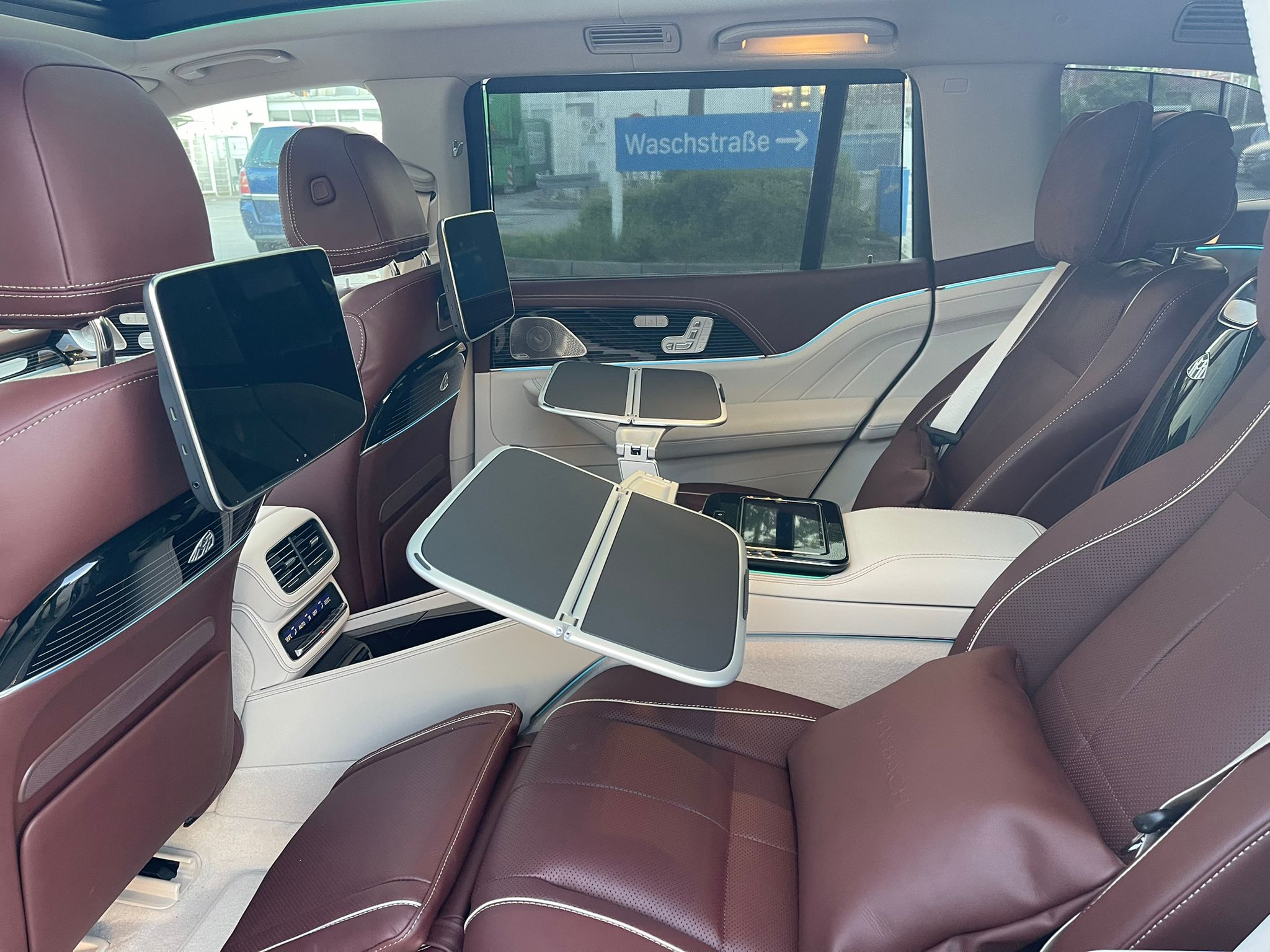 Mercedes Benz GLS600 Maybach Two tone exterior 2022 (7)
