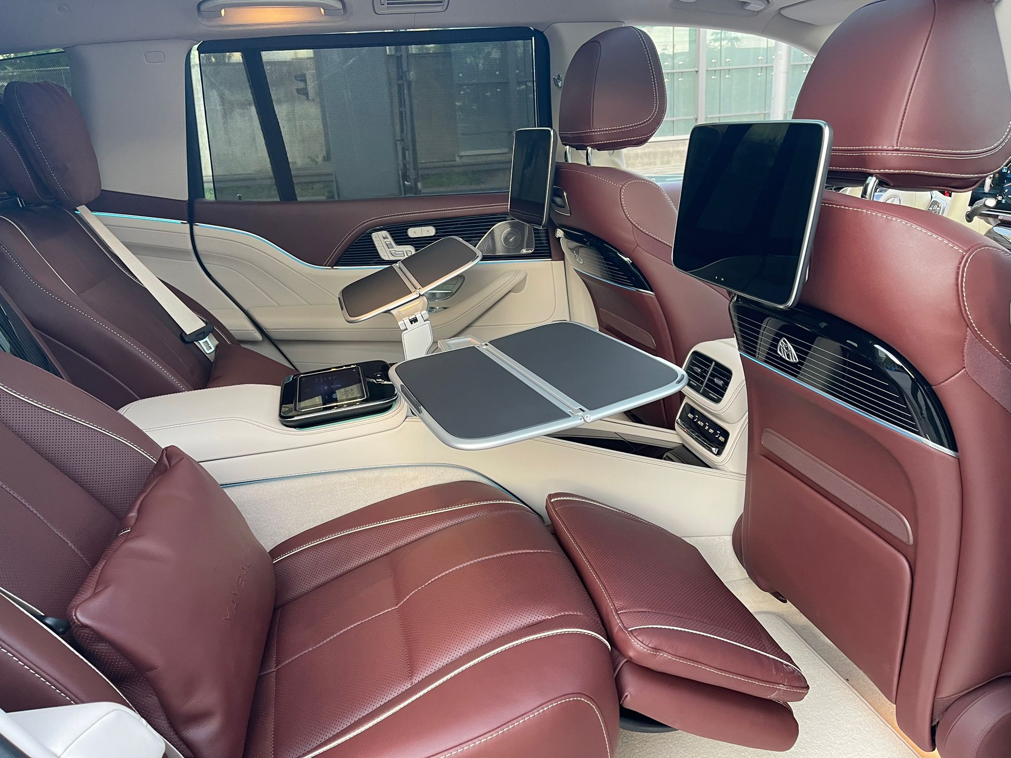 Mercedes Benz GLS600 Maybach Two tone exterior 2022 (8)