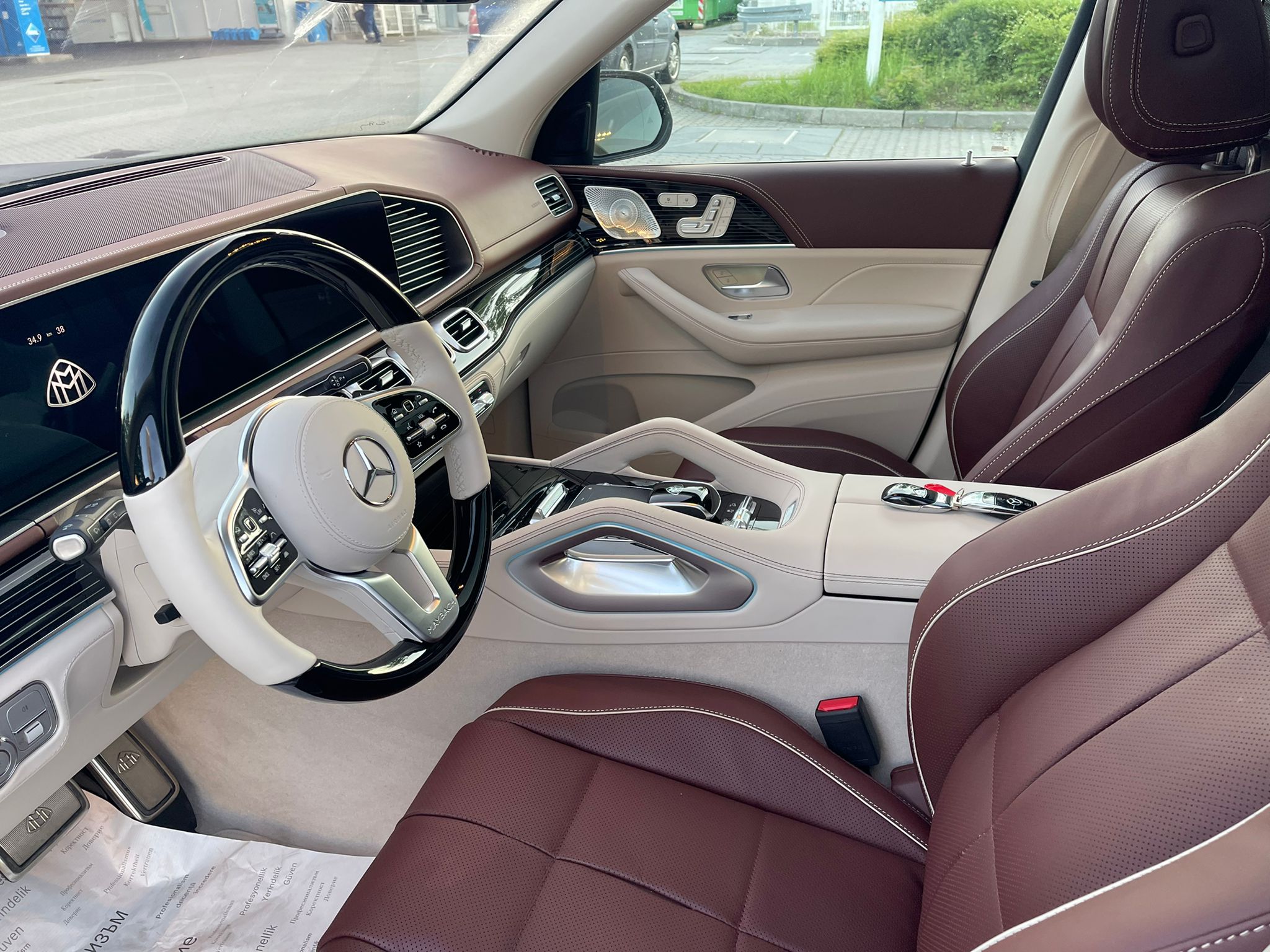 Mercedes Benz GLS600 Maybach Two tone exterior 2022 (11)