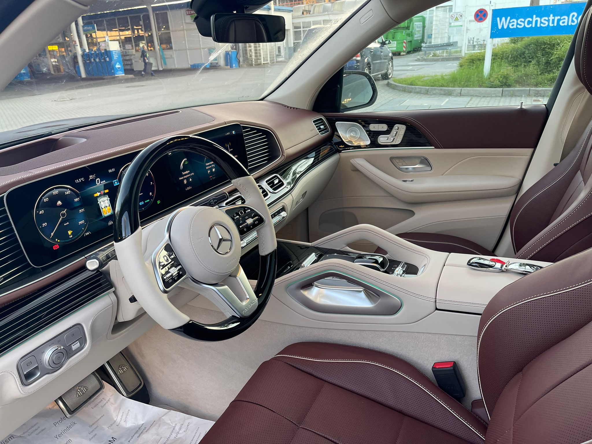 Mercedes Benz GLS600 Maybach Two tone exterior 2022 (13)