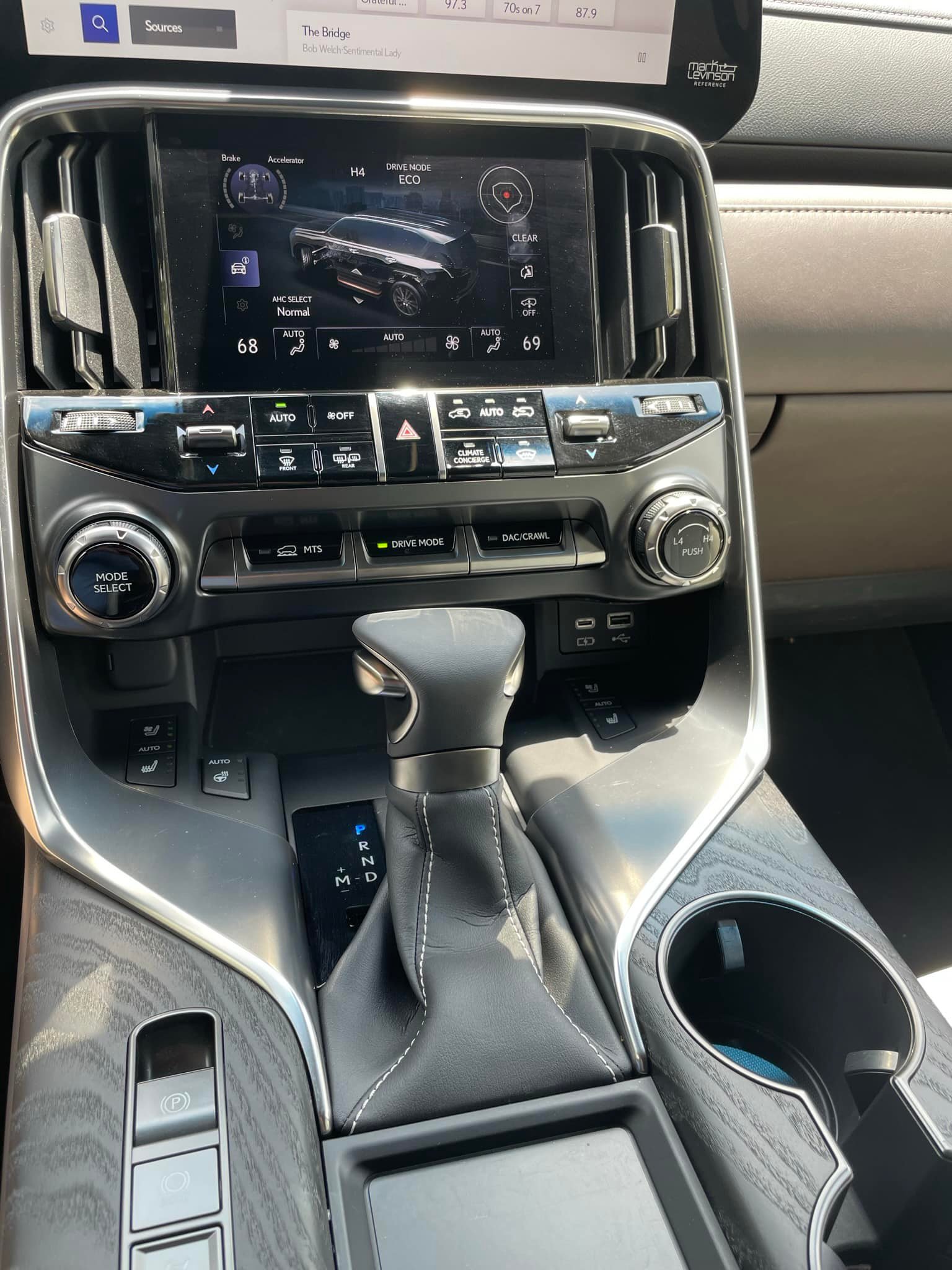 Lexus LX600 Luxury 2022 (12)
