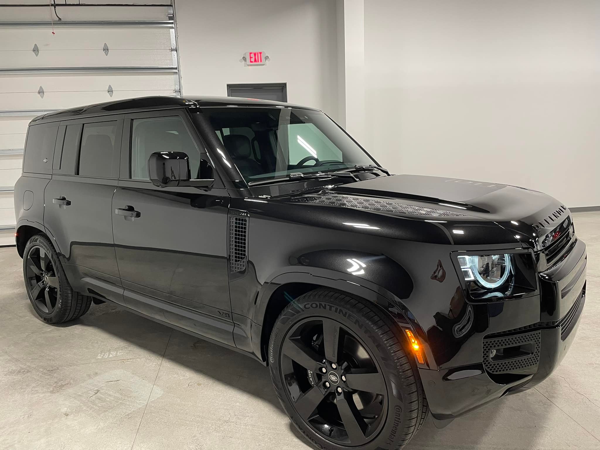 Range Rover Defender 110 V8 2023 (7)