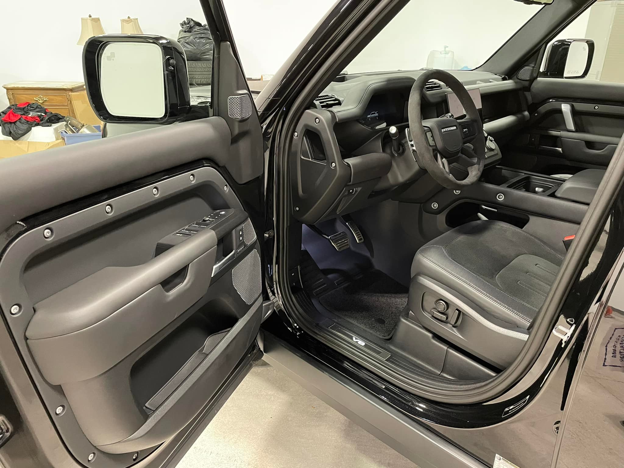 Range Rover Defender 110 V8 2023 (8)