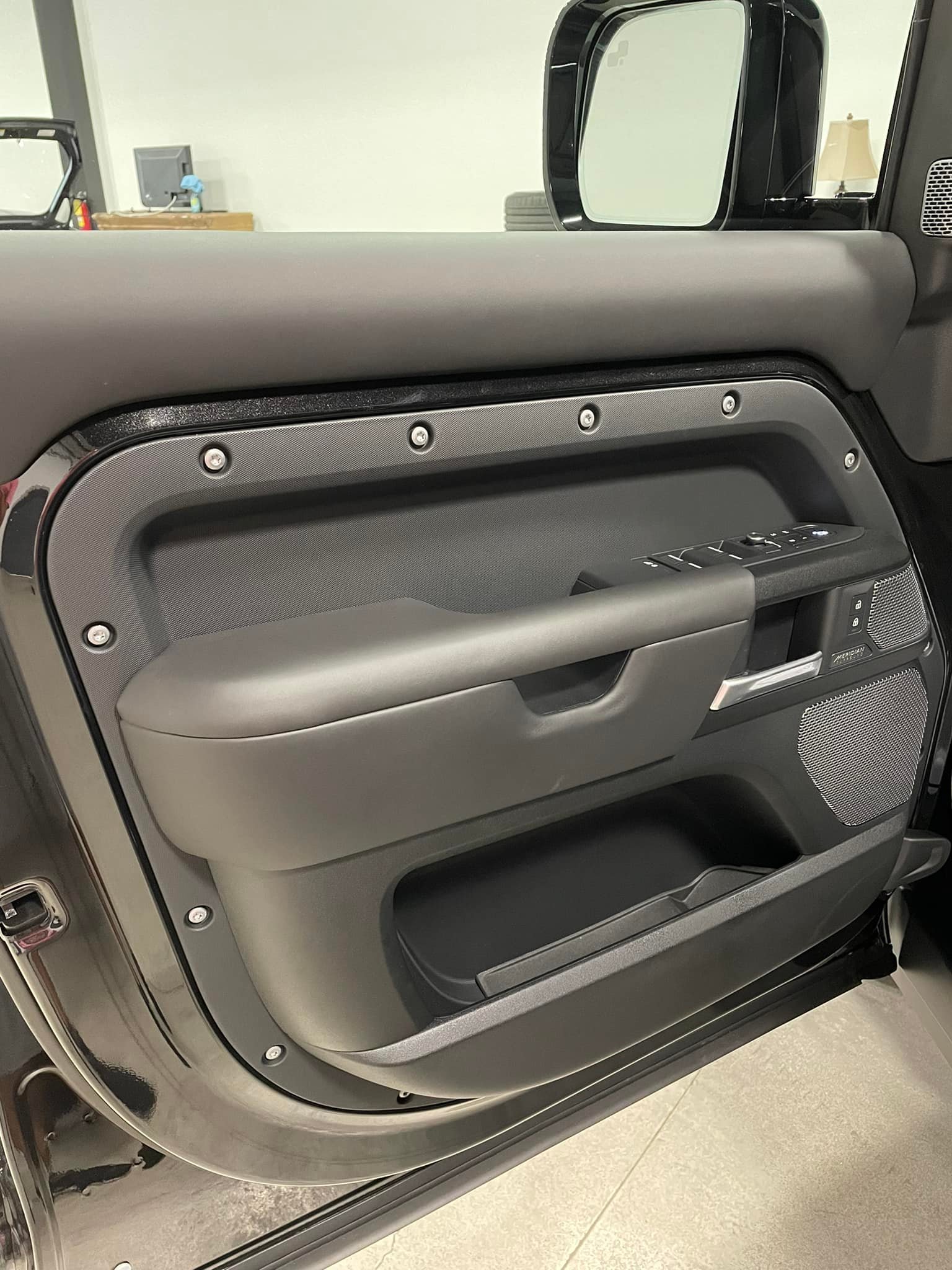 Range Rover Defender 110 V8 2023 (10)