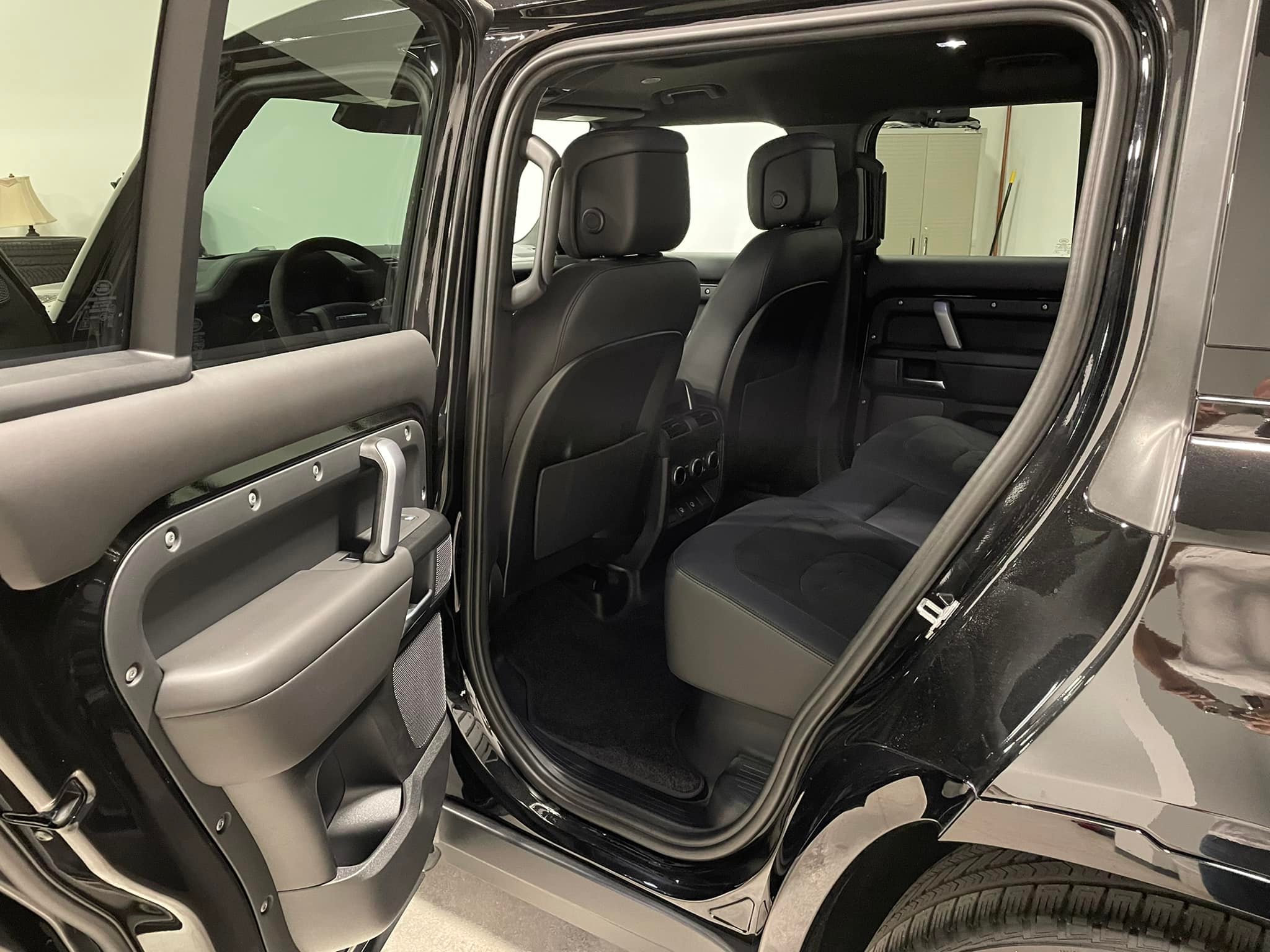 Range Rover Defender 110 V8 2023 (12)