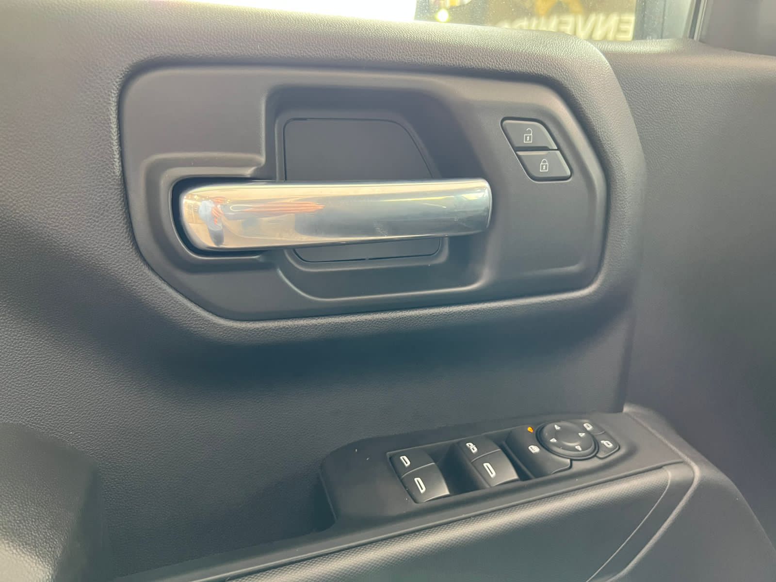 Chevrolet Silverado 4x4 Crew Cab 2023 (7)