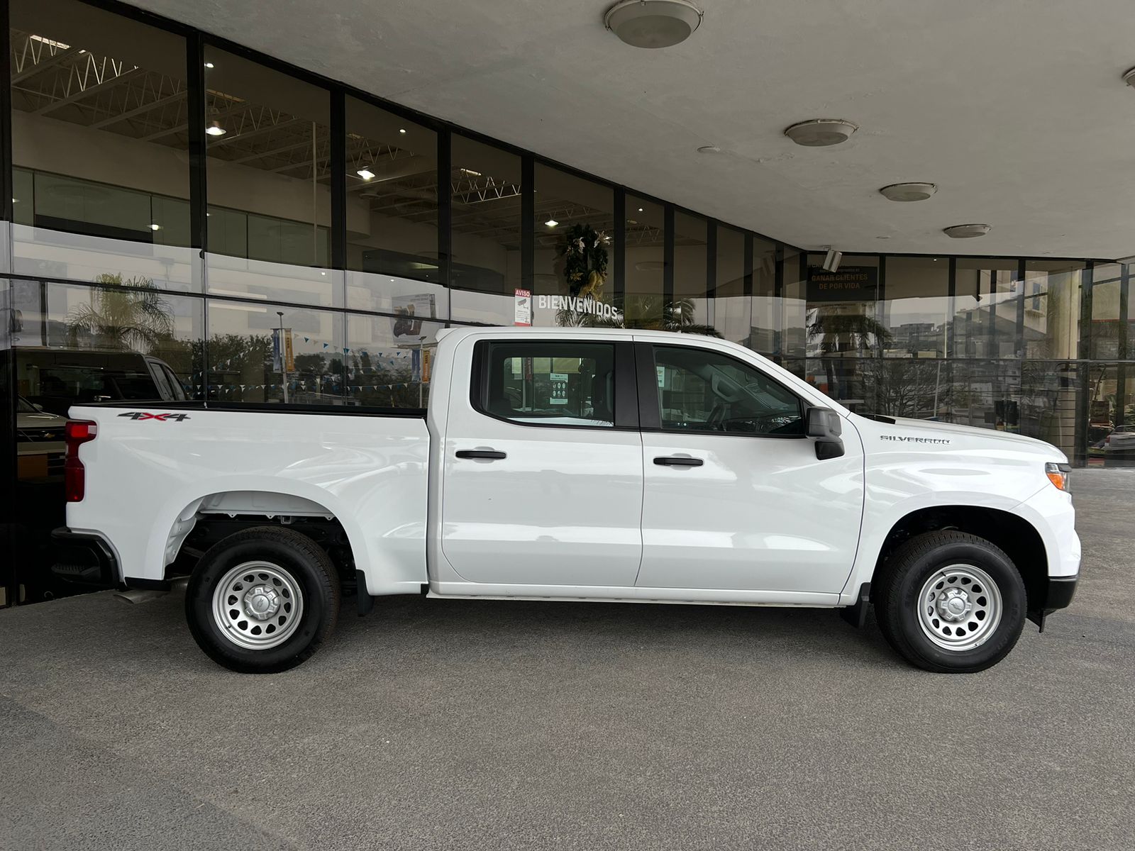 Chevrolet Silverado 4x4 Crew Cab 2023 (10)