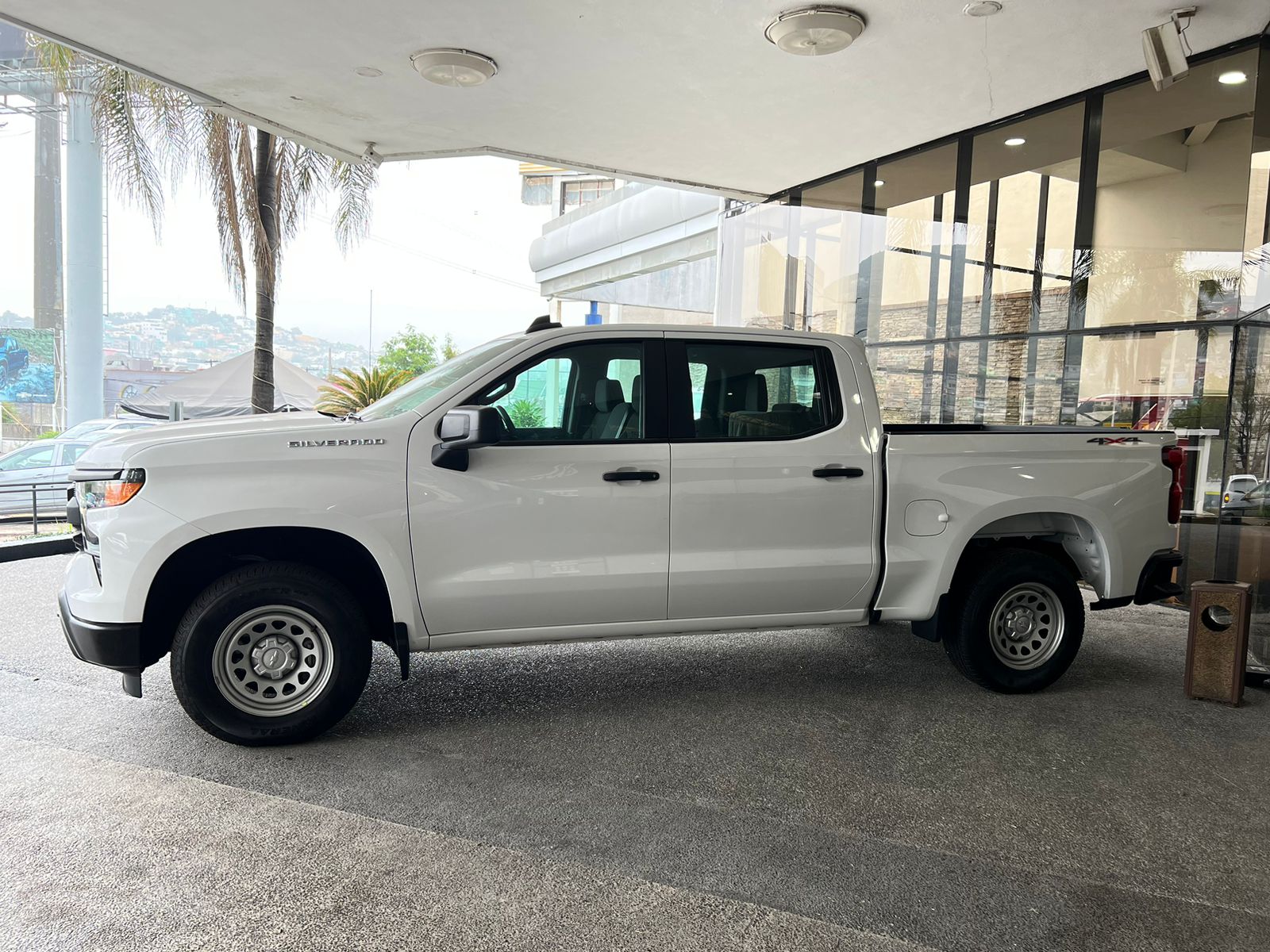 Chevrolet Silverado 4x4 Crew Cab 2023 (13)