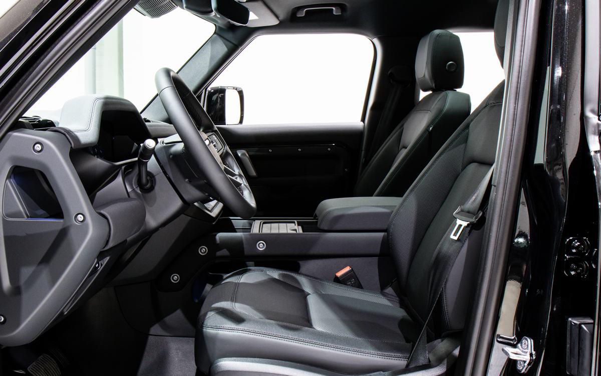 Range Rover Defender 110 X-Dynamic SE P400 2023 (7)