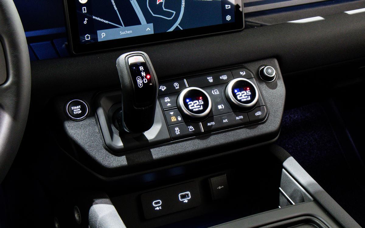 Range Rover Defender 110 X-Dynamic SE P400 2023 (14)
