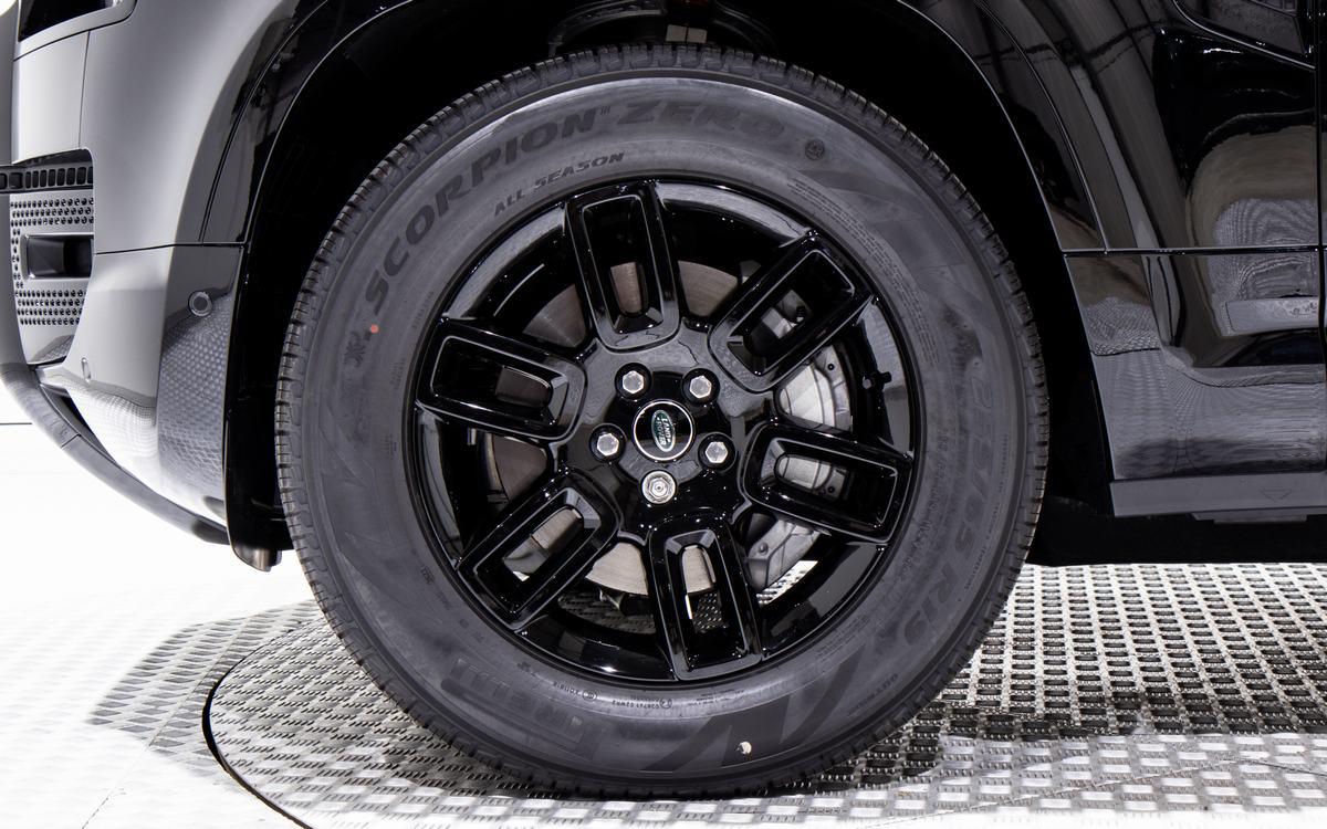 Range Rover Defender 110 X-Dynamic SE P400 2023 (16)