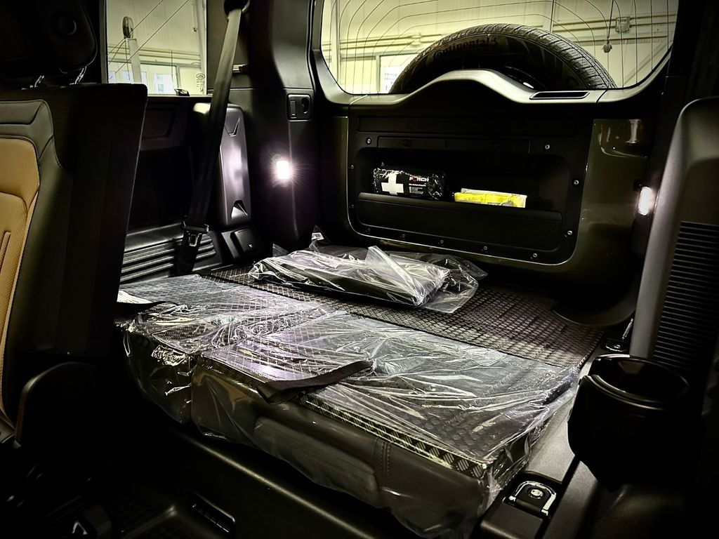 Range Rover Defender 110 P400 X 2023 (11)