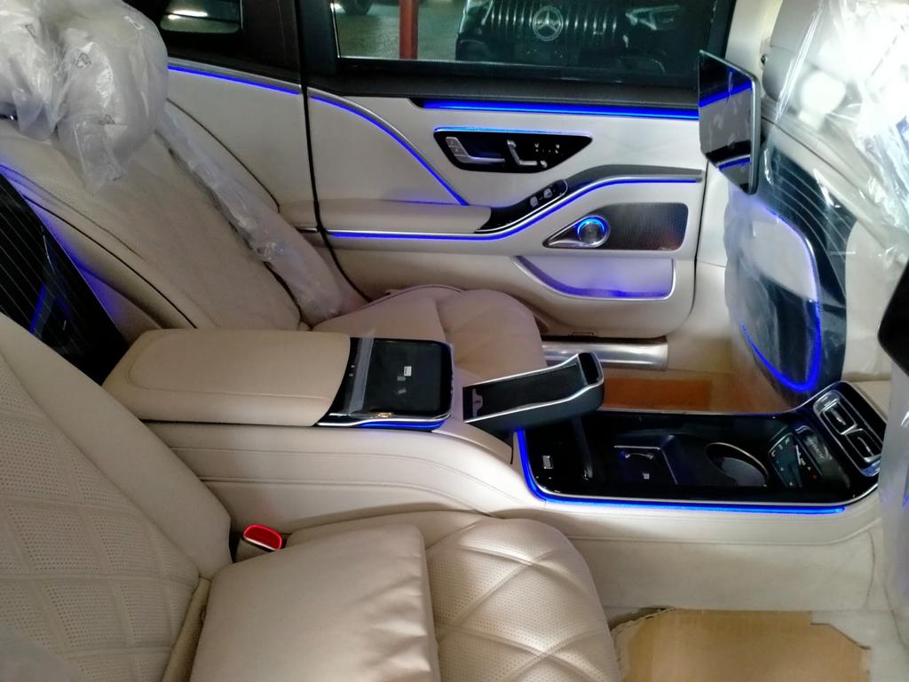 Mercedes Benz S680 Maybach V12 4Matic 2023 (8)
