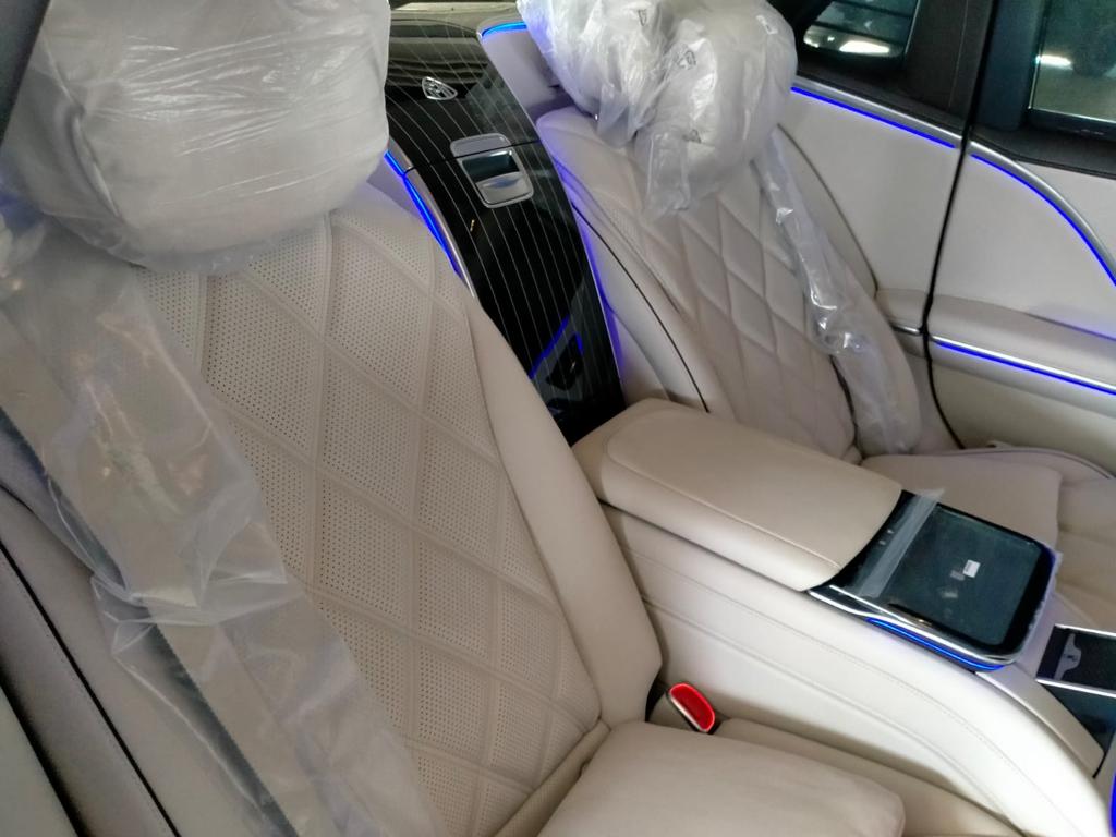 Mercedes Benz S680 Maybach V12 4Matic 2023 (9)