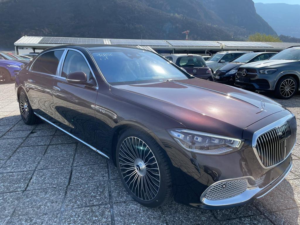 Mercedes Benz S680 Maybach V12 4Matic 2023 (12)