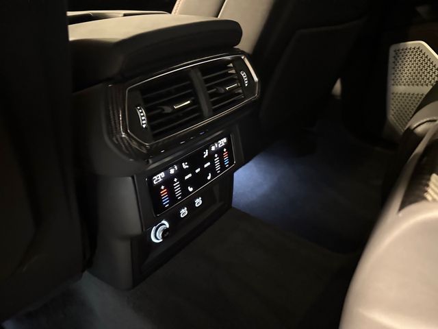 Lamborghini URUS 2022 (9)