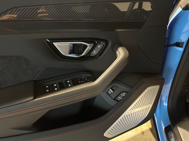 Lamborghini URUS 2022 (10)
