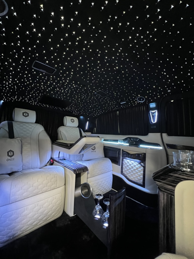 Mercedes Benz V300 d Extra Long Royal Design Armored 2025 (7)
