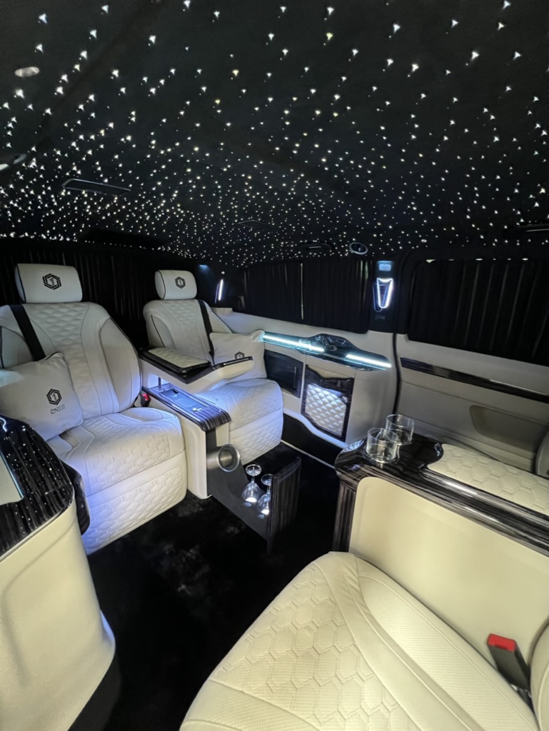 Mercedes Benz V300 d Extra Long Royal Design Armored 2025 (9)