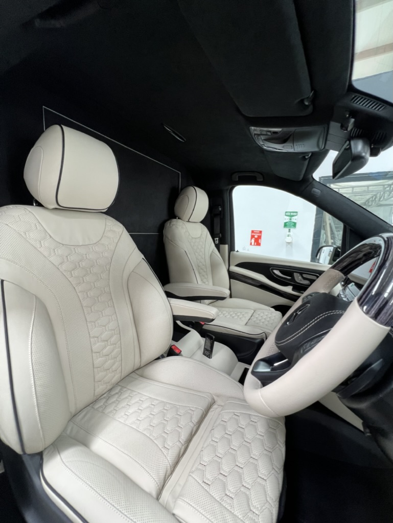 Mercedes Benz V300 d Extra Long Royal Design Armored 2025 (10)