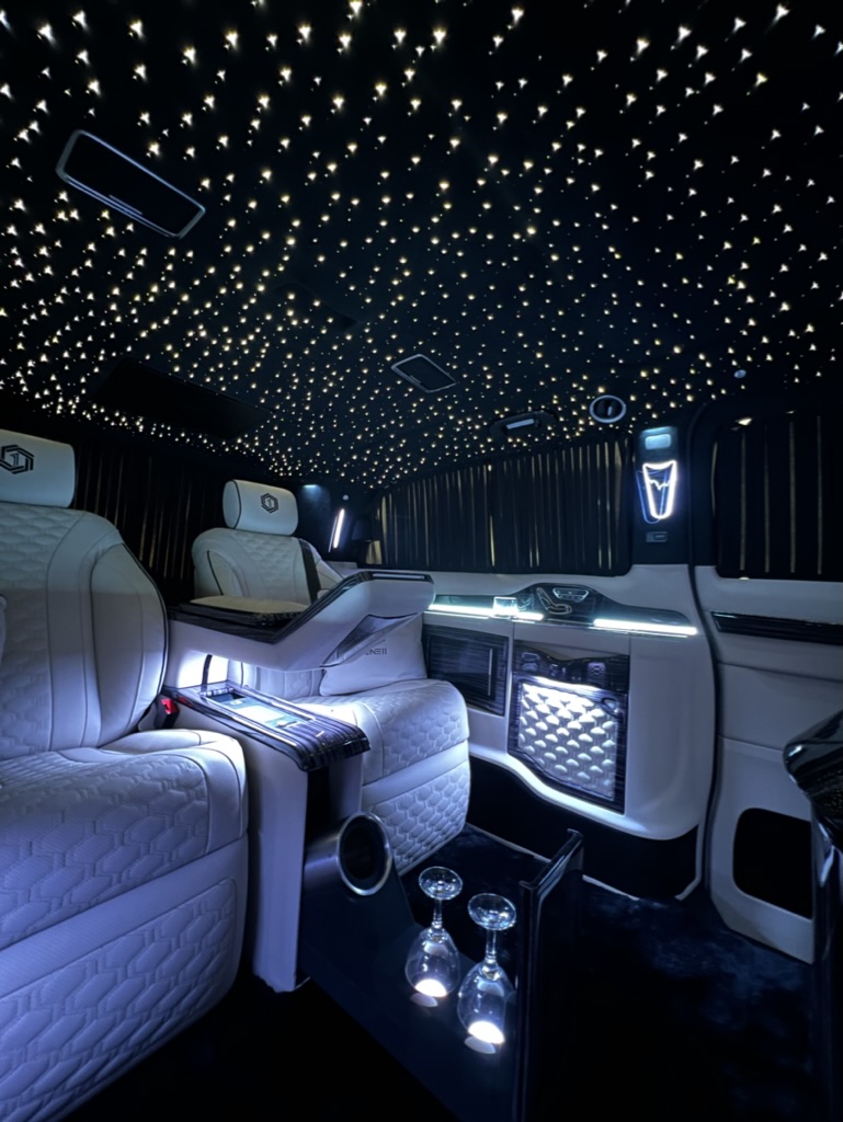 Mercedes Benz V300 d Extra Long Royal Design Armored 2025 (11)