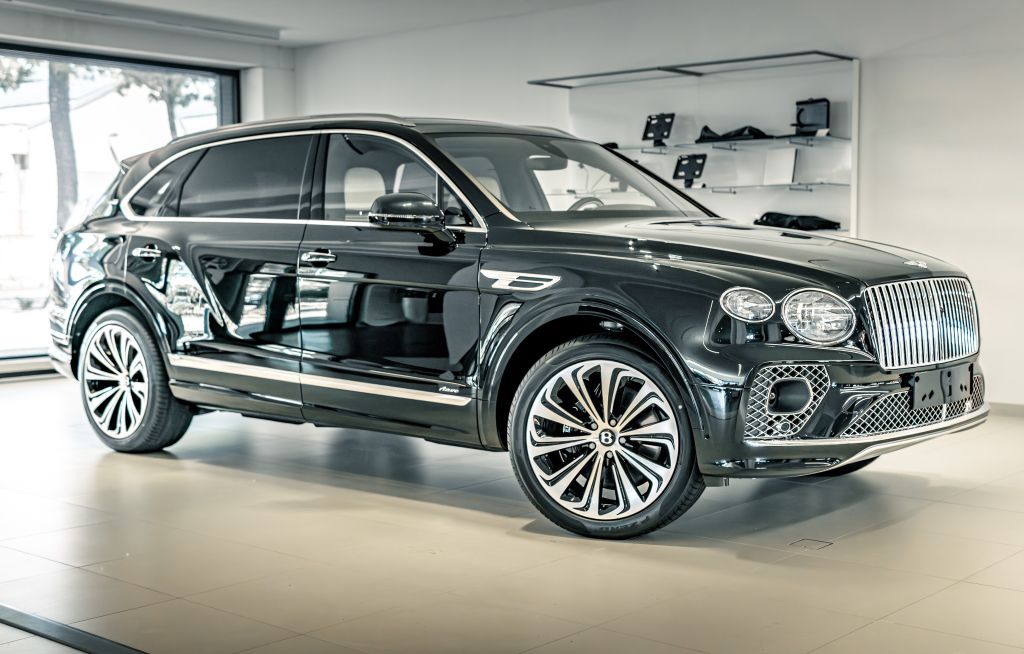 Bentley BENTAYGA V8 EWB AZURE FIRST EDITION 2023 (7)