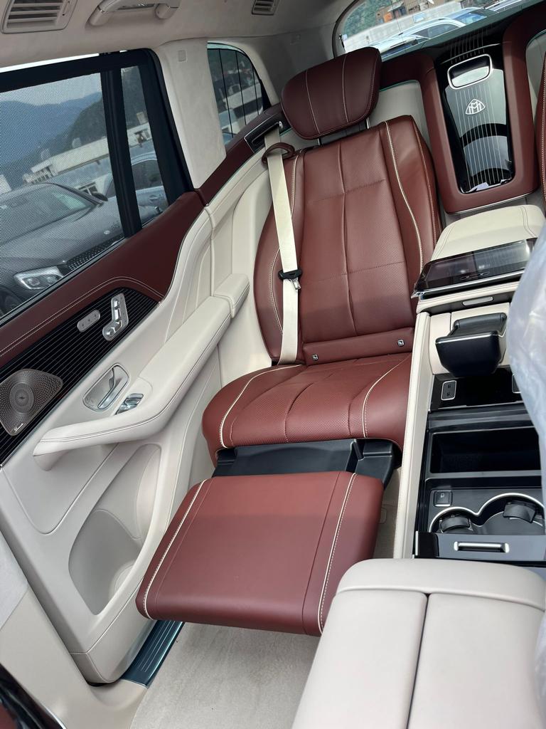 Mercedes Benz GLS 600 Maybach 2023 (12)