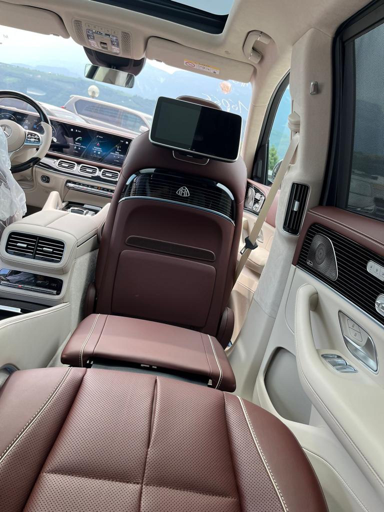 Mercedes Benz GLS 600 Maybach 2023 (13)