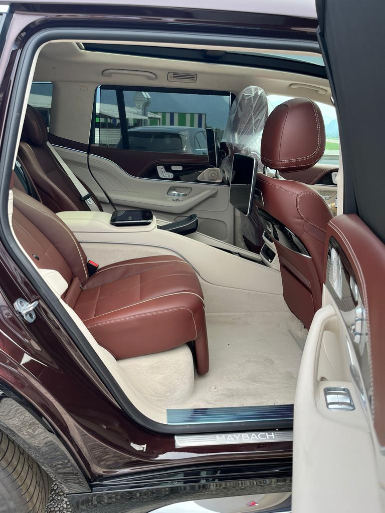 Mercedes Benz GLS 600 Maybach 2023 (14)